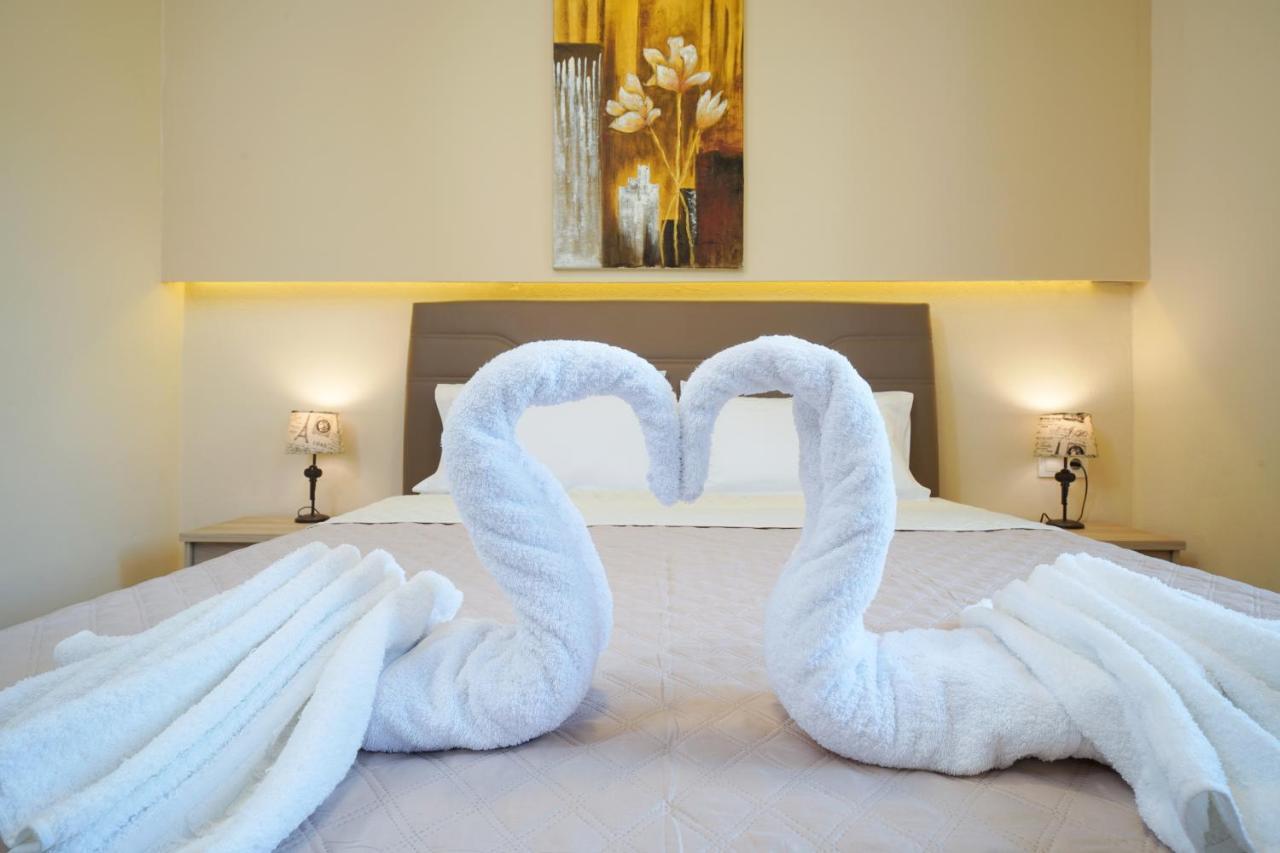 Theodore Apartments สกาลา มาริออน ภายนอก รูปภาพ