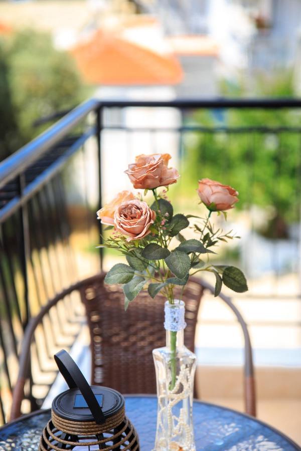 Theodore Apartments สกาลา มาริออน ภายนอก รูปภาพ
